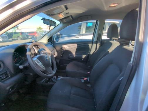 Brilliant Silver Metallic 2018 Nissan Versa 1.6 S+