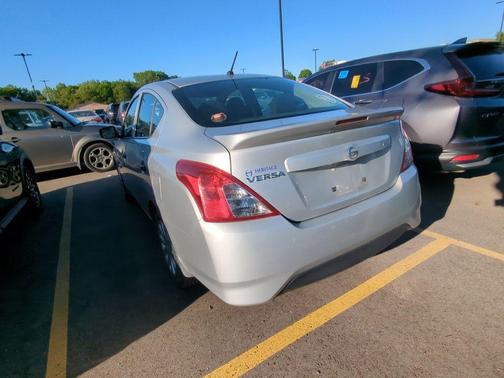 Brilliant Silver Metallic 2018 Nissan Versa 1.6 S+
