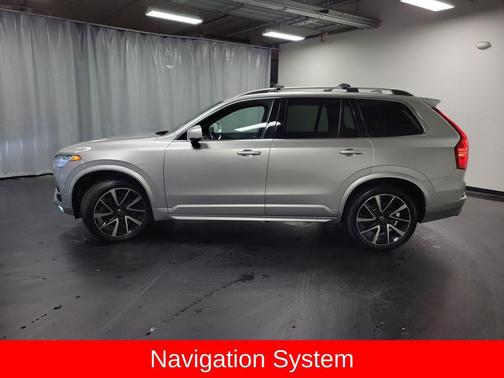 Bright Silver Metallic 2018 Volvo XC90 T6 Momentum