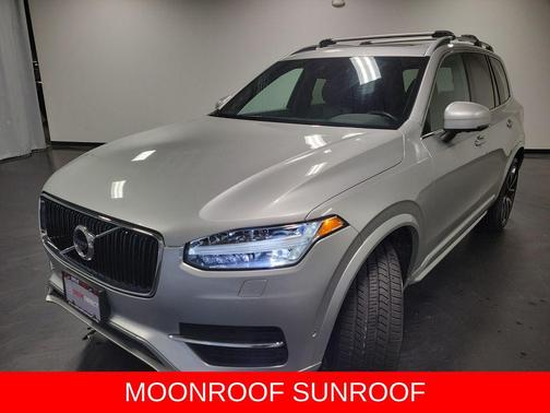 Bright Silver Metallic 2018 Volvo XC90 T6 Momentum