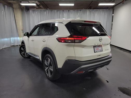Pearl White Tricoat 2023 Nissan Rogue SL