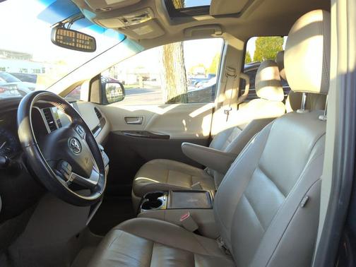 2017 Toyota Sienna XLE
