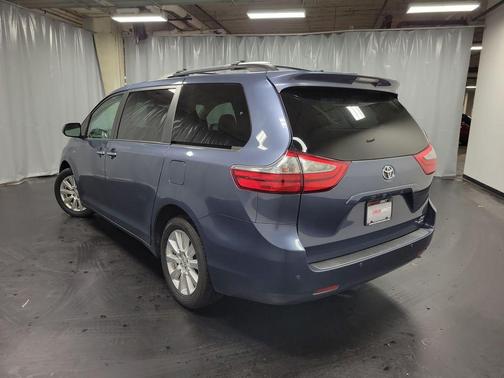 2017 Toyota Sienna XLE