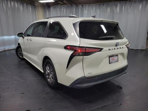 2021 Toyota Sienna XLE 7 Passenger