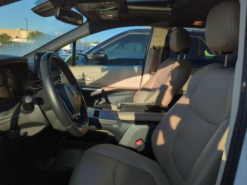 2021 Toyota Sienna XLE 7 Passenger