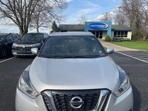 Brilliant Silver 2018 Nissan Kicks SV
