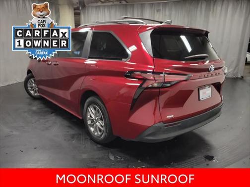 2022 Toyota Sienna XLE 7 Passenger