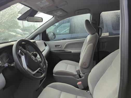 2020 Toyota Sienna SE