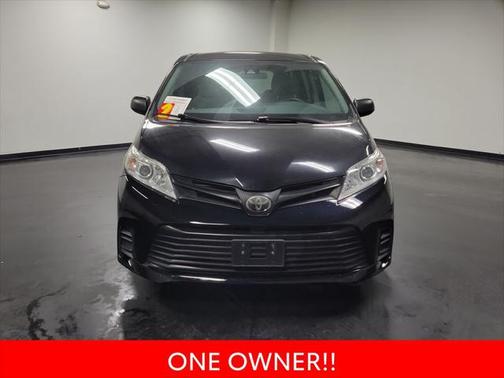 2020 Toyota Sienna SE