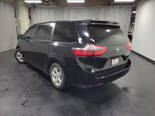 2020 Toyota Sienna SE