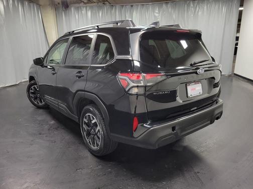Crystal Black Silica 2025 Subaru Forester Premium