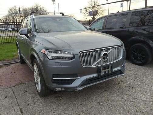 Gray Metallic 2018 Volvo XC90 T6 Inscription