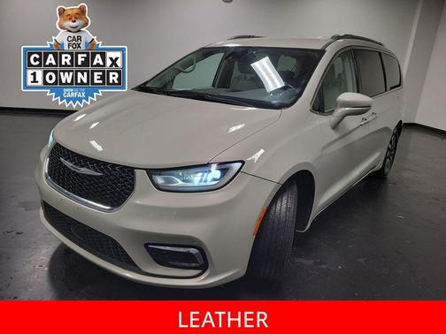 Luxury White Pearlcoat 2021 Chrysler Pacifica Touring L