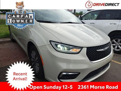 Luxury White Pearlcoat 2021 Chrysler Pacifica Touring L