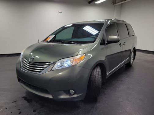 2013 Toyota Sienna XLE