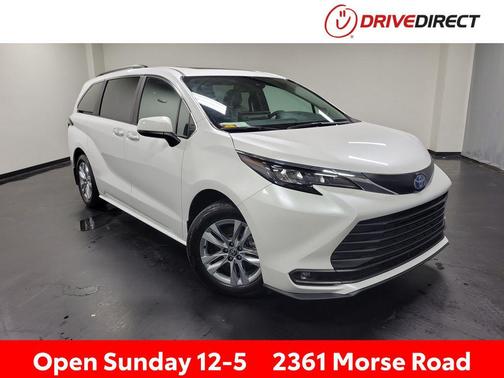 Pearl 2025 Toyota Sienna XLE