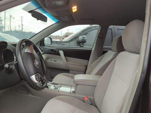 2013 Toyota Highlander SE