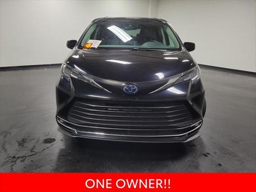 2022 Toyota Sienna XLE 8 Passenger