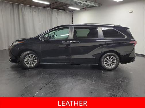 2022 Toyota Sienna XLE 8 Passenger
