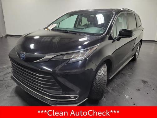 2022 Toyota Sienna XLE 8 Passenger