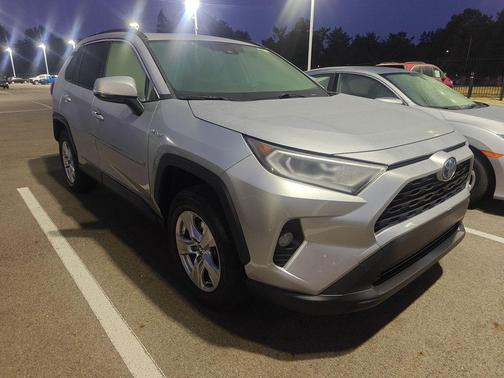 2020 Toyota RAV4 Hybrid XLE