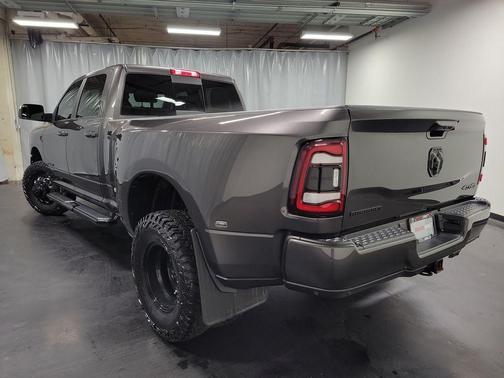 2022 RAM 3500 Big Horn Crew Cab 4x4 8' Box