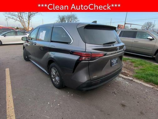 2021 Toyota Sienna LE