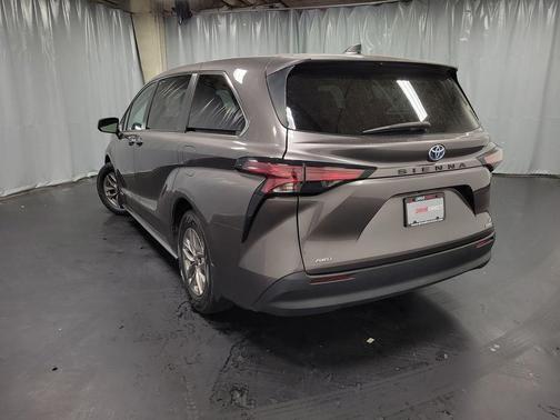 Predawn Gray Mica 2021 Toyota Sienna LE
