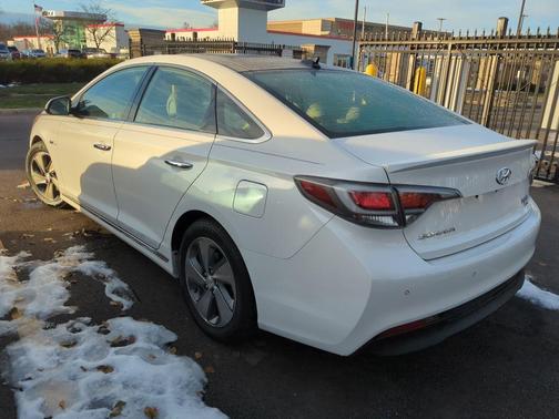 2017 Hyundai SONATA Hybrid Limited