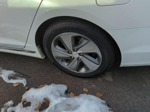 2017 Hyundai SONATA Hybrid Limited