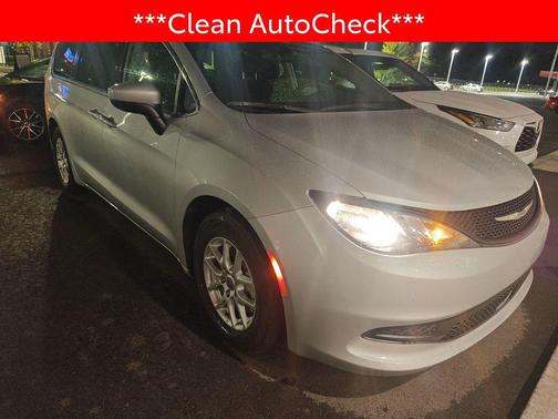 2022 Chrysler Voyager LX