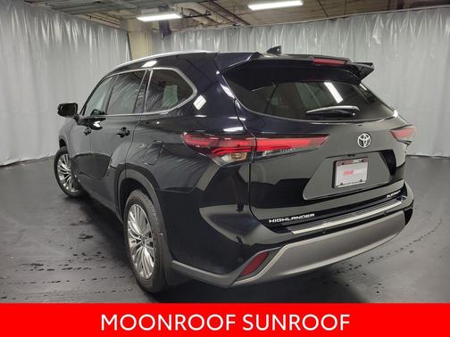 2025 Toyota Highlander Hybrid Platinum