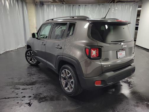 Granite Crystal Metallic Clearcoat 2017 Jeep Renegade Latitude