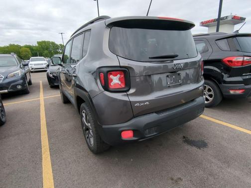 Granite Crystal Metallic Clearcoat 2017 Jeep Renegade Latitude