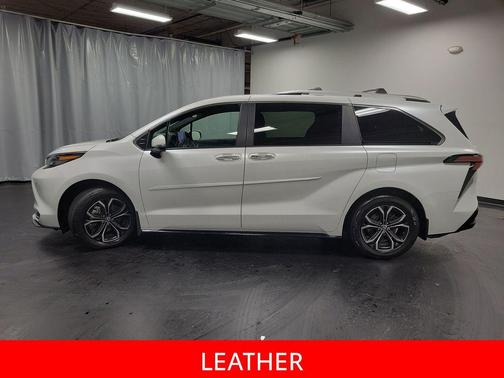 2025 Toyota Sienna Platinum