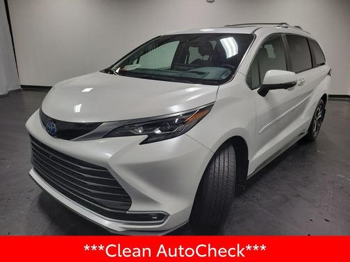 2025 Toyota Sienna Platinum