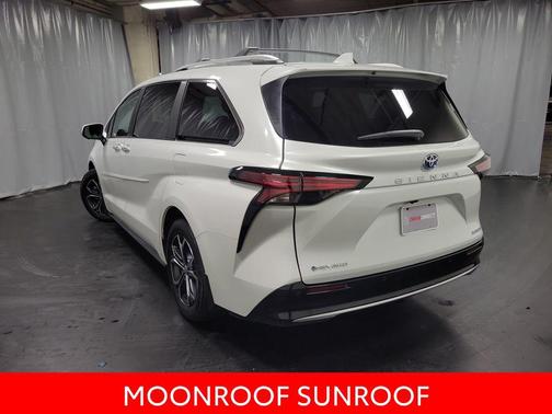2025 Toyota Sienna Platinum