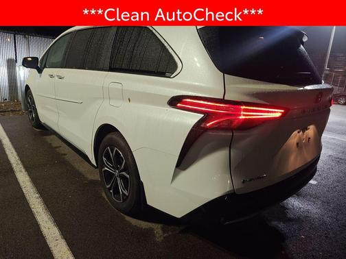 2025 Toyota Sienna Platinum