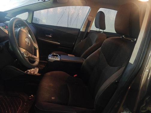 2015 Toyota Prius v Two