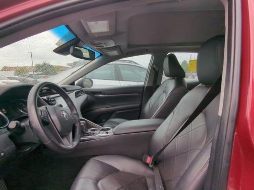 Pearl 2018 Toyota Camry XLE