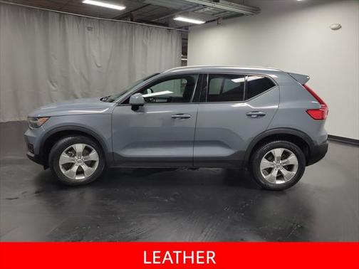 2021 Volvo XC40 T5 Momentum