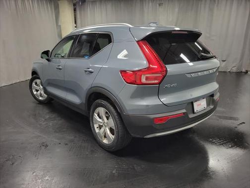 2021 Volvo XC40 T5 Momentum