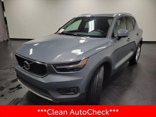 2021 Volvo XC40 T5 Momentum