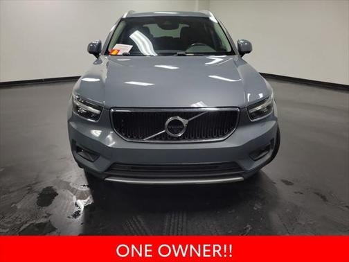 2021 Volvo XC40 T5 Momentum
