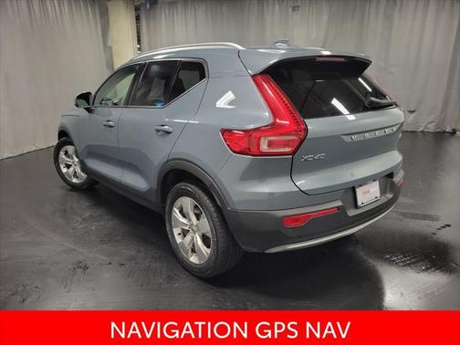 2021 Volvo XC40 T5 Momentum
