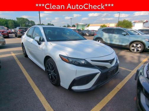 White 2022 Toyota Camry SE