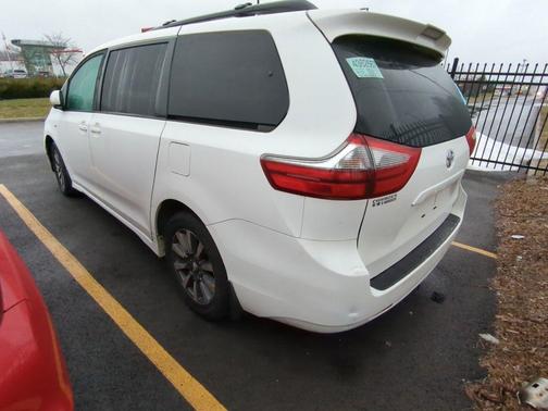2020 Toyota Sienna LE