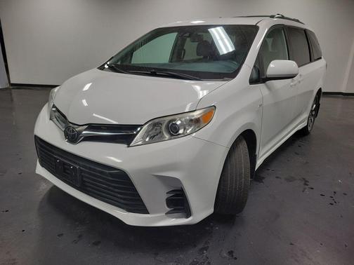 2020 Toyota Sienna LE