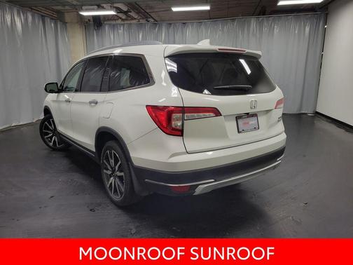 Platinum White Pearl 2022 Honda Pilot Touring 8-Passenger