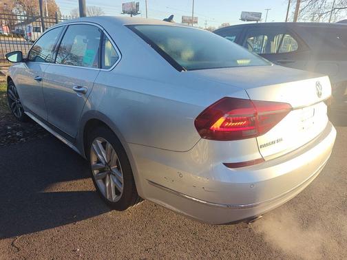 2017 Volkswagen Passat 1.8T SEL Premium